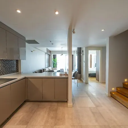 Three Bedroom Flat With Garage Pool Petek 122 Lägenhet