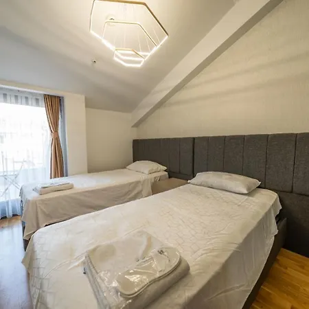 Apartment Three Bedroom Flat With Garage Pool Petek 122 *