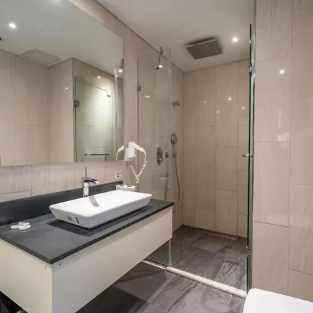 Three Bedroom Flat With Garage Pool Petek 122 *