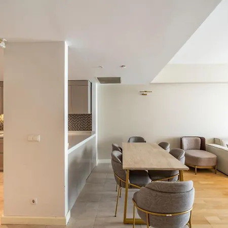 Three Bedroom Flat With Garage Pool Petek 122 * Istanbul