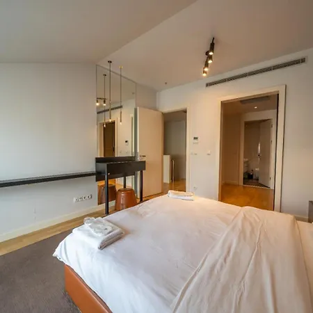 Three Bedroom Flat With Garage Pool Petek 122 *